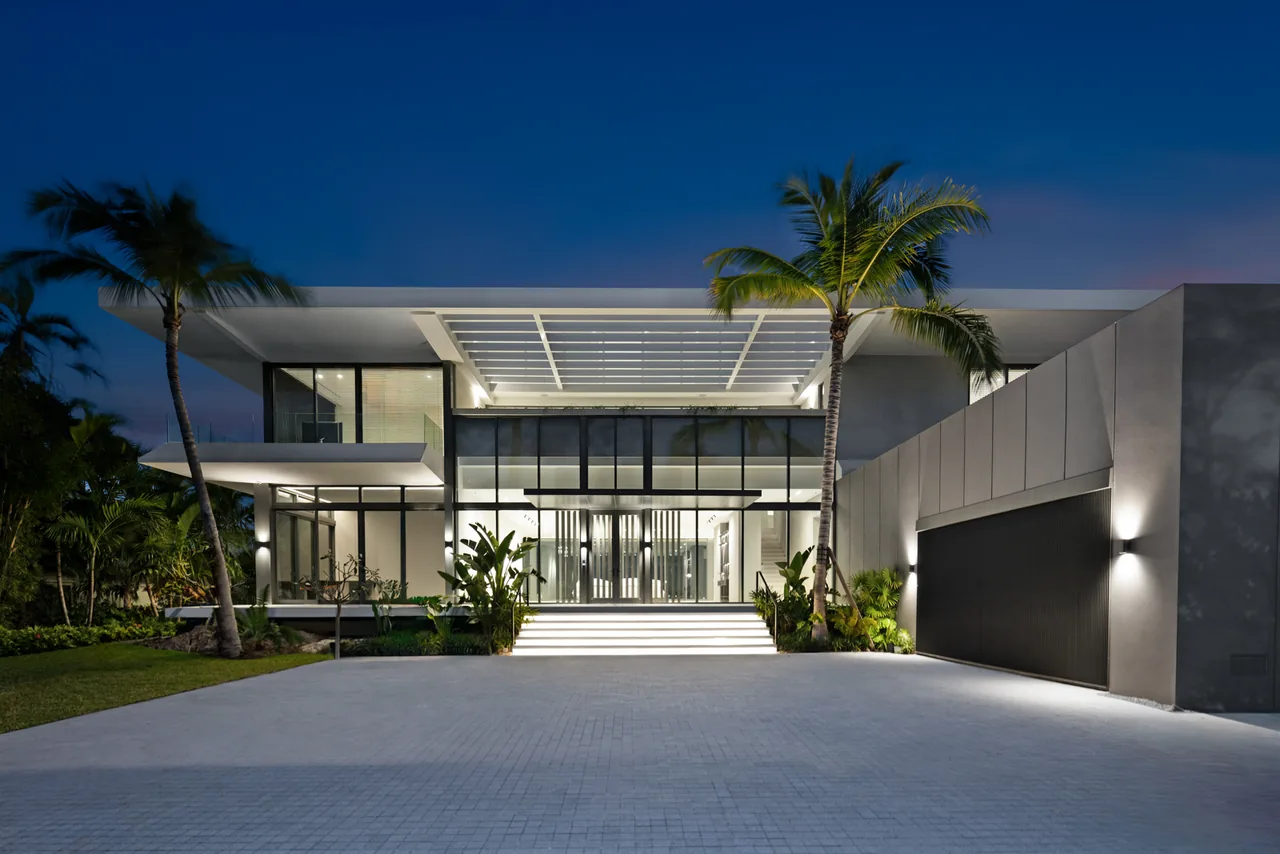 121 N Hibiscus Road by Touzet Studio: modern two-story house with floor-to-ceiling glass, flat roof, and large driveway in Miami.