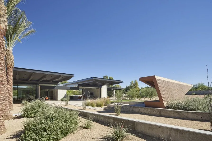 Camelback Residence features flat roofs and wooden slat shading in a desert landscape.