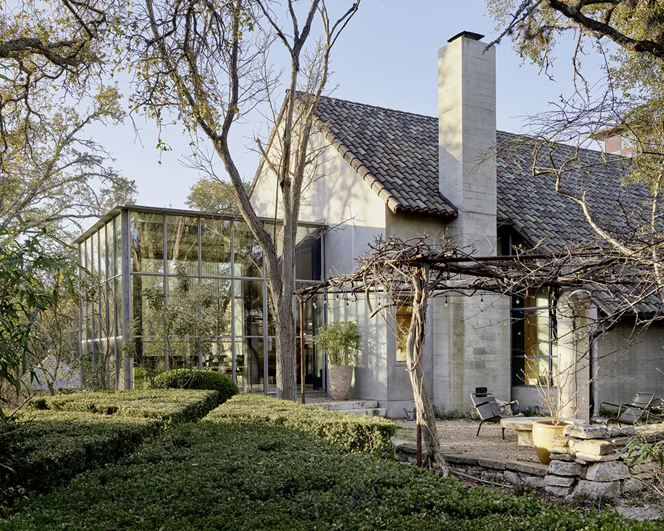 Hassell Gallery features a mix of traditional tile roofing and modern floor-to-ceiling glazing in Austin.