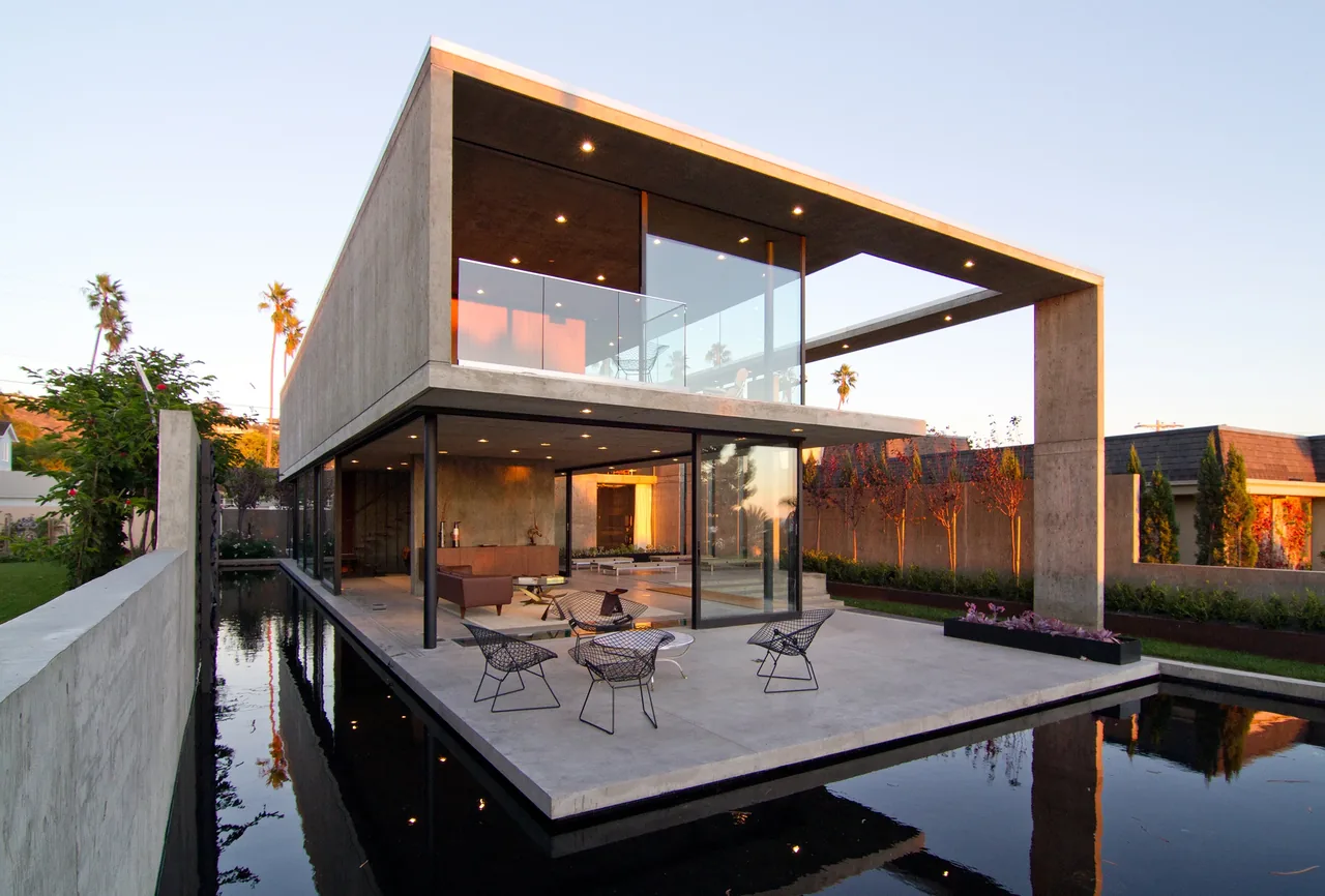 The Cresta by Jonathan Segal features a cantilevered flat-roofed concrete structure with floor-to-ceiling glass and water moat.