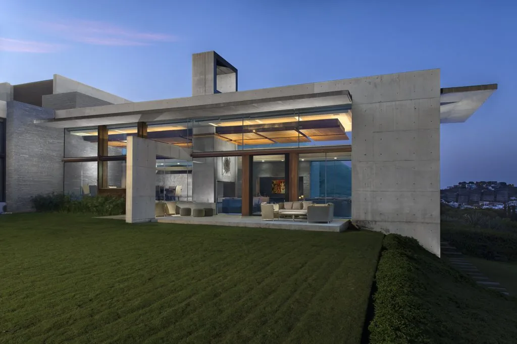 Concrete-framed modern house with floor-to-ceiling glazing and large overhang showcases minimalist design near Monterrey.