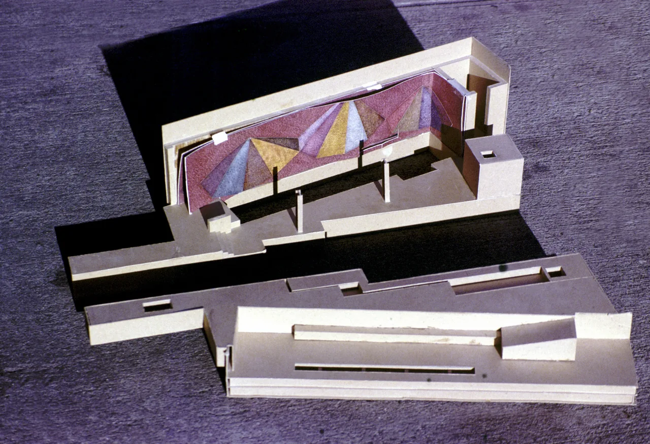 Model of the Pool House by Tod Williams Billie Tsien Architects featuring a geometric mural and angular forms.
