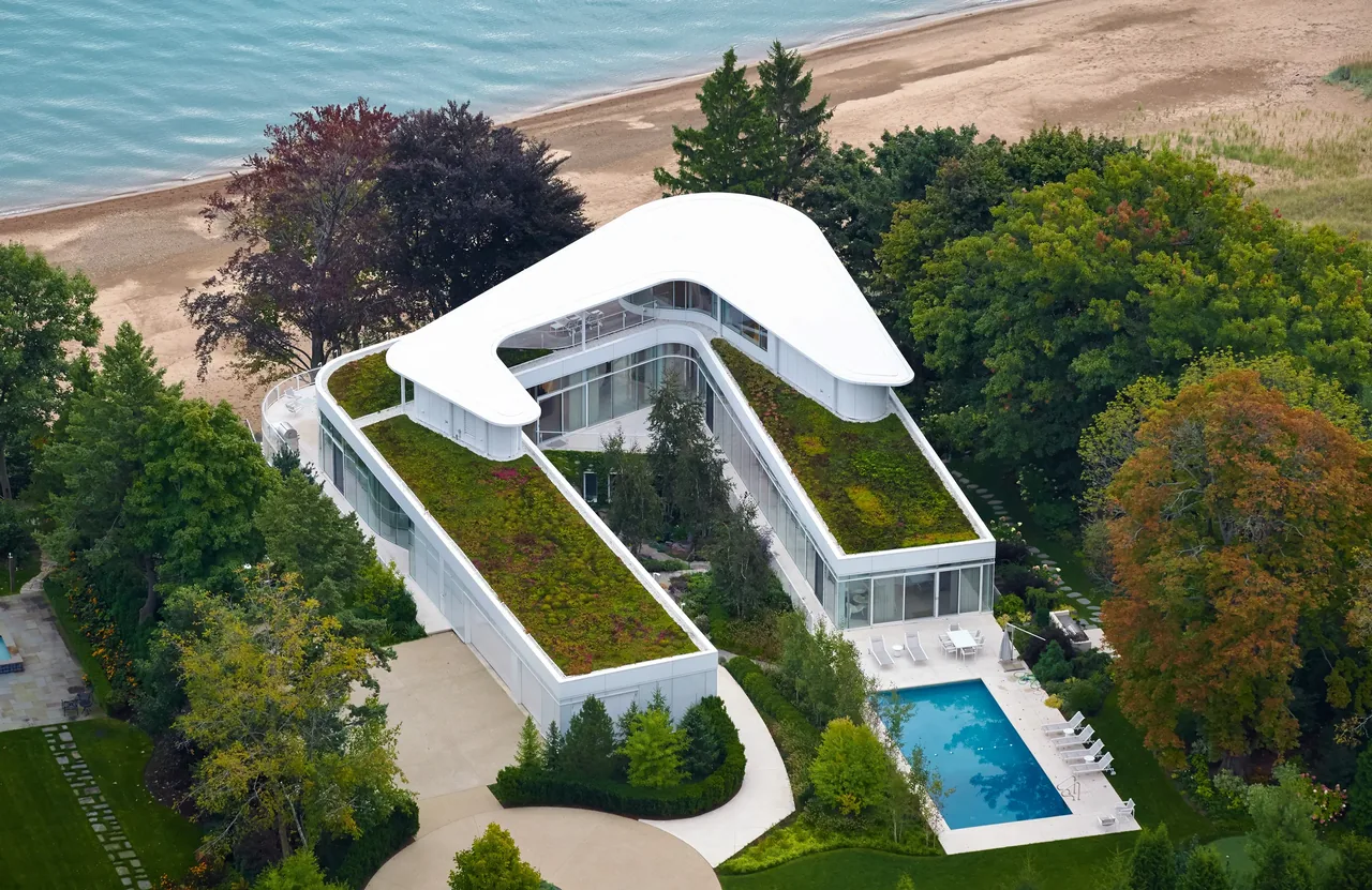 Lake Michigan Residence by Dirk Denison Architects features a green roof and modern U-shaped design near the lakefront.