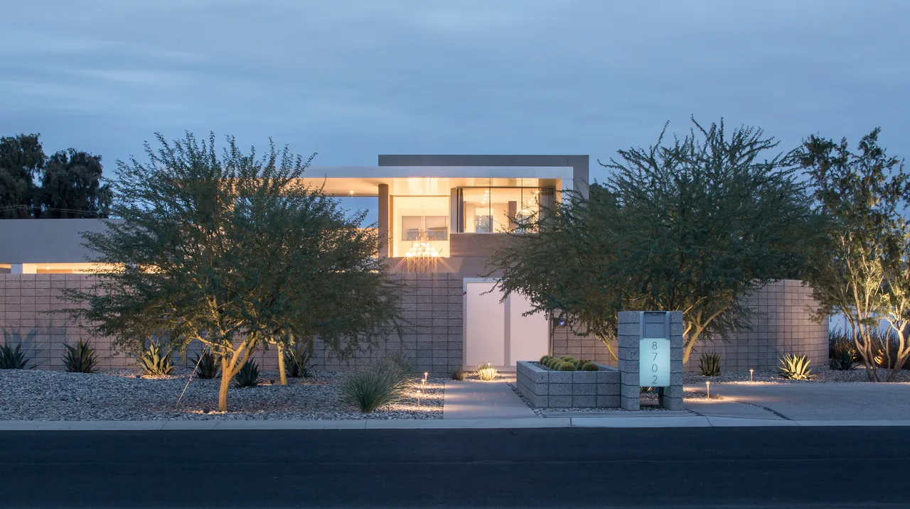 Birds Nest Residence by Kendle Design Collaborative features modern architecture with desert landscaping in Phoenix.