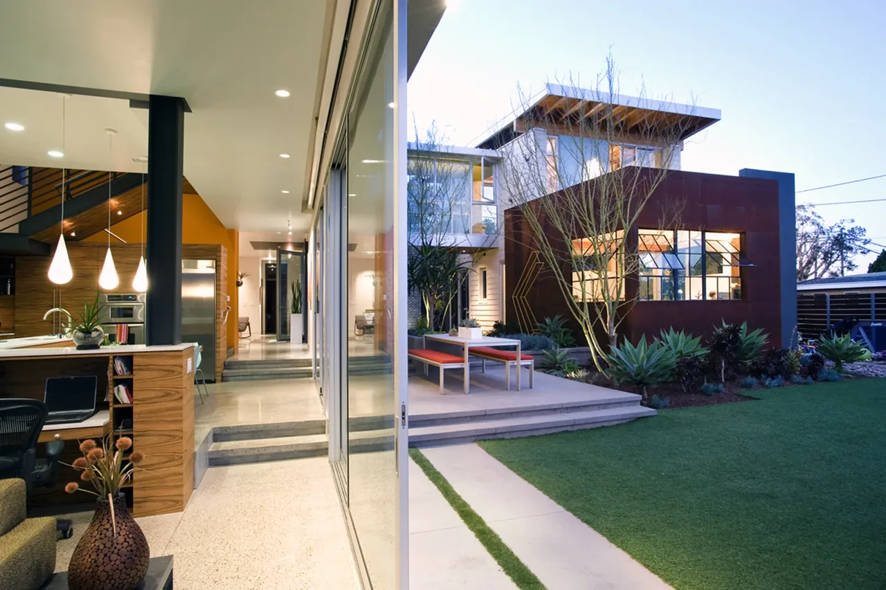 Casa Familia by Kevin deFreitas Architects features a modern two-story home with indoor/outdoor living spaces and garden.