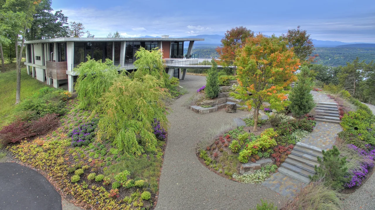 Hudson Concrete House photo 2