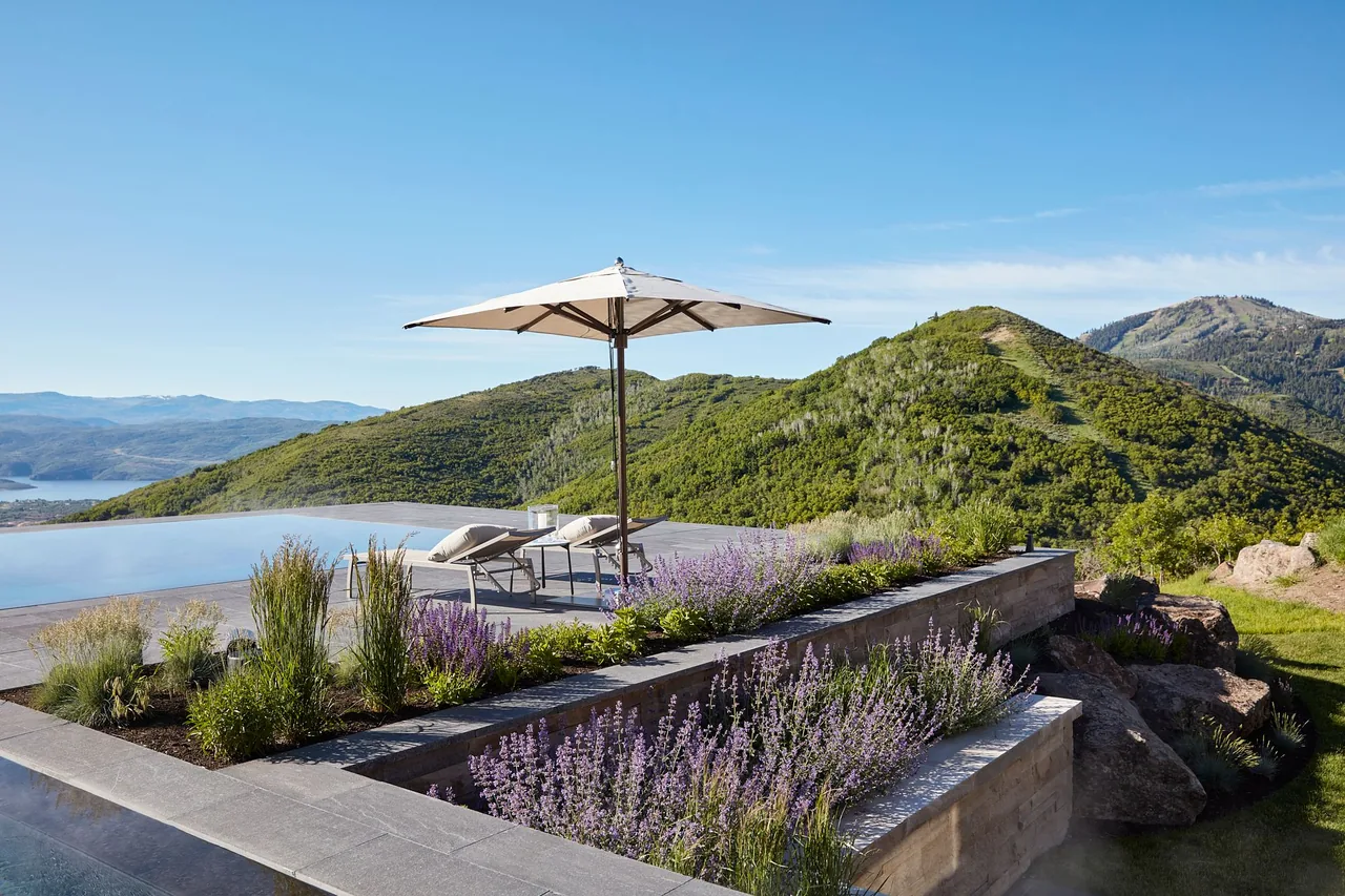The Morning Star Residence features an infinity pool and patio with seating that overlooks a mountainous landscape.