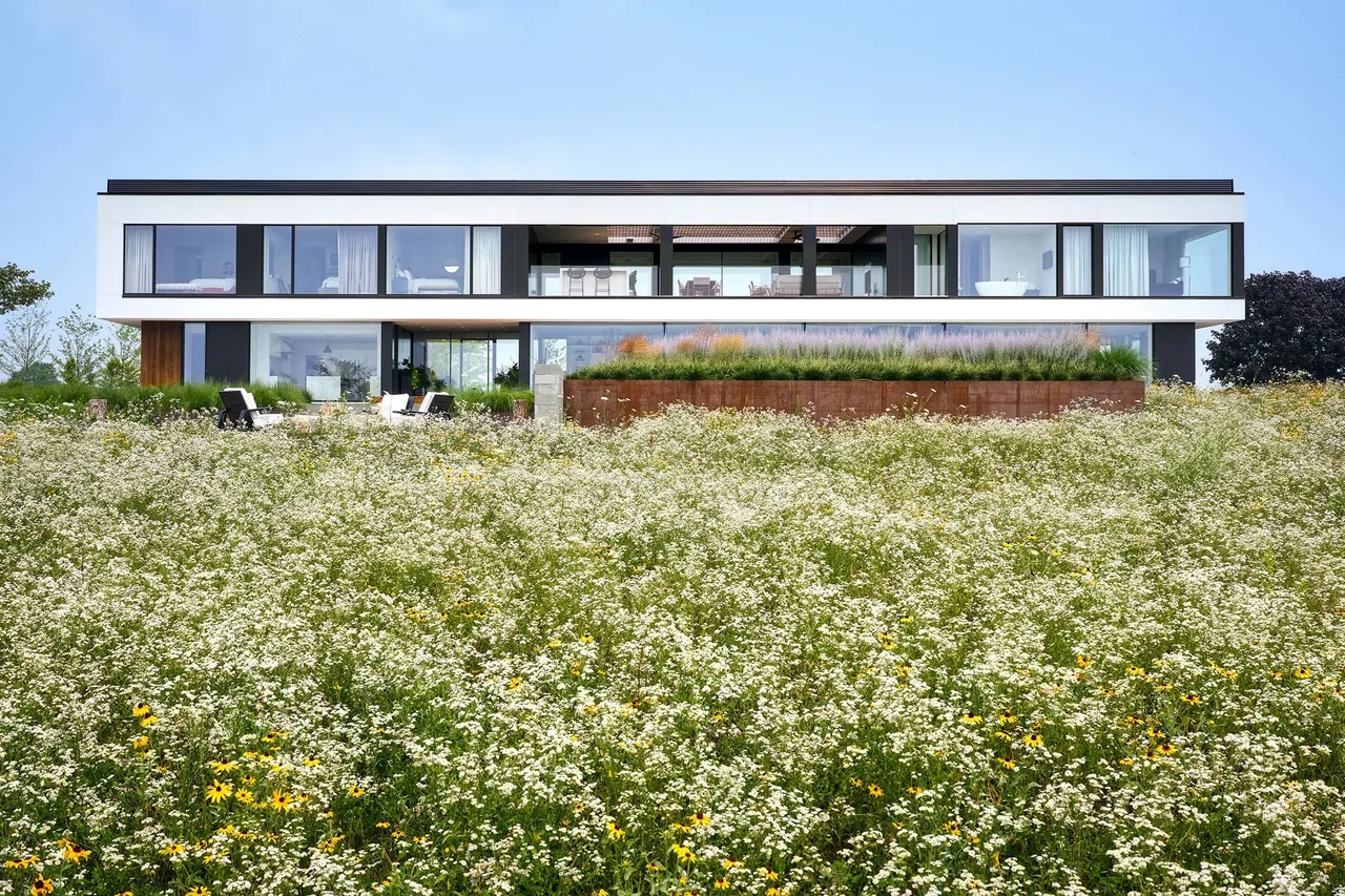3_res4-resolution-4-architecture-millbrook-residence-modern-home-new-york-hudson-valley-custom-high-end-residential-wagner-hodgson-landscaping-corten.jpg