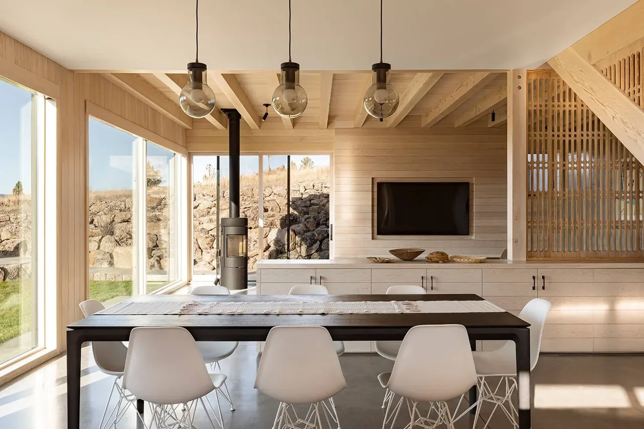 Mosier House dining space with floor-to-ceiling glazing and wood interior detailing in Portland by Richard Brown Architects AIA.