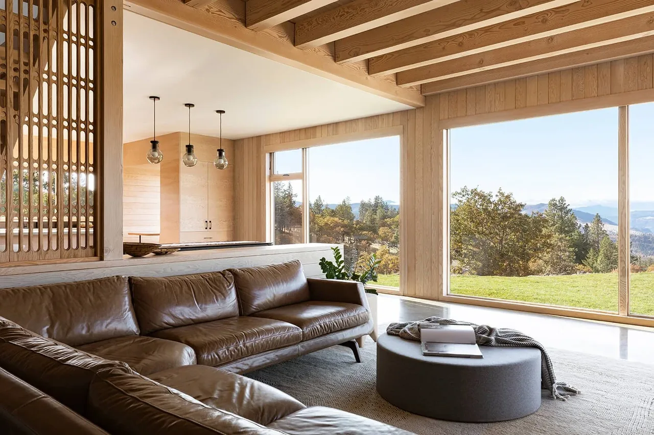 The Mosier House living room features floor-to-ceiling glazing capturing expansive landscape views.