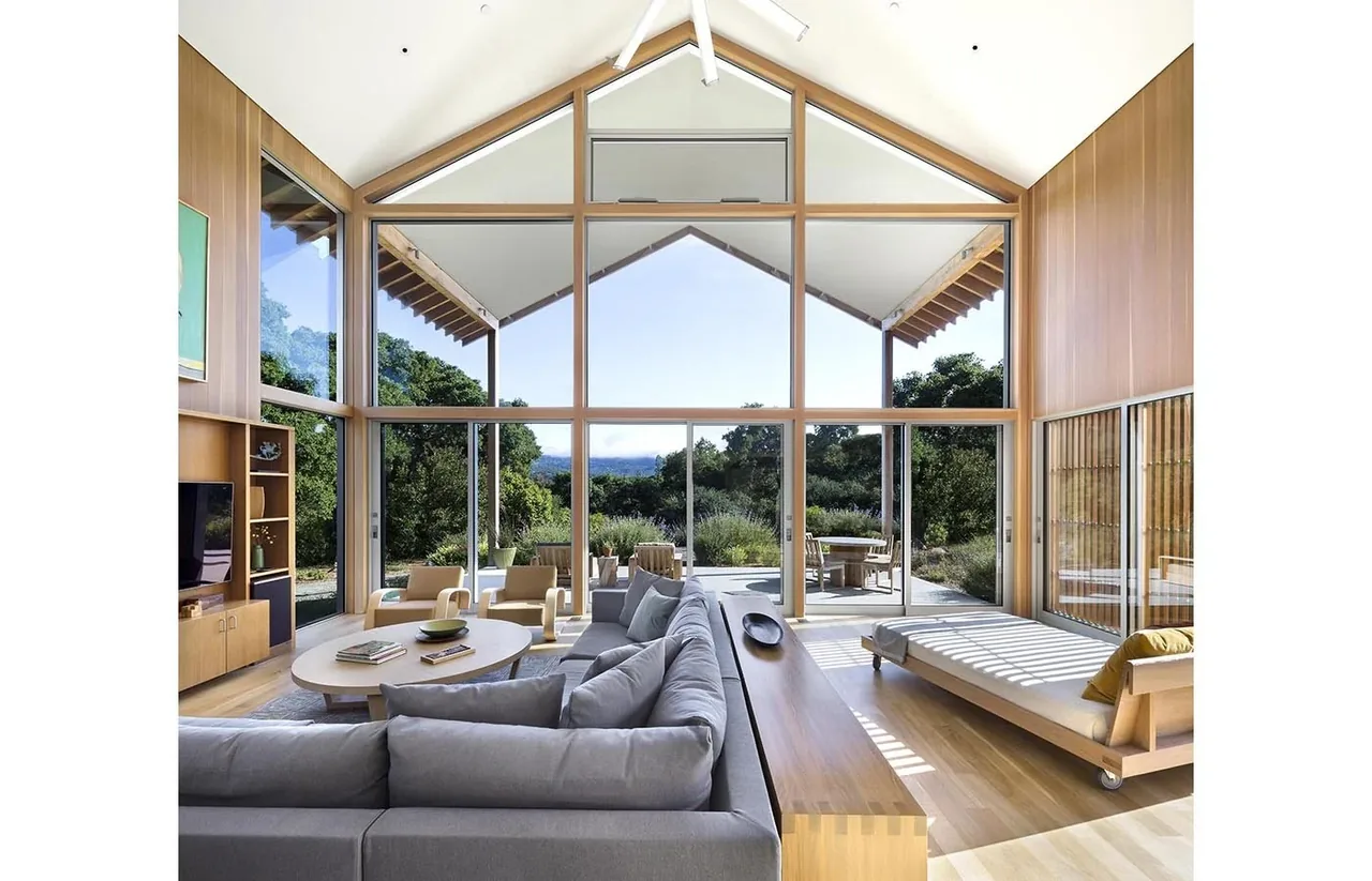 South Bay Residence living room features large wood-framed floor-to-ceiling windows and a vaulted ceiling by Turnbull Griffin Haesloop.