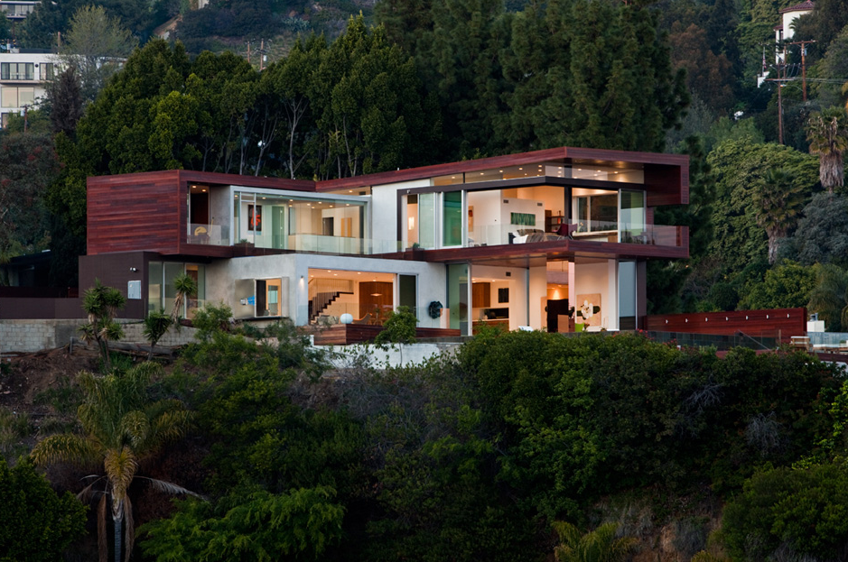 Sunset Plaza Residence features a cantilevered upper level with floor-to-ceiling glazing and a wood-paneled exterior detail.